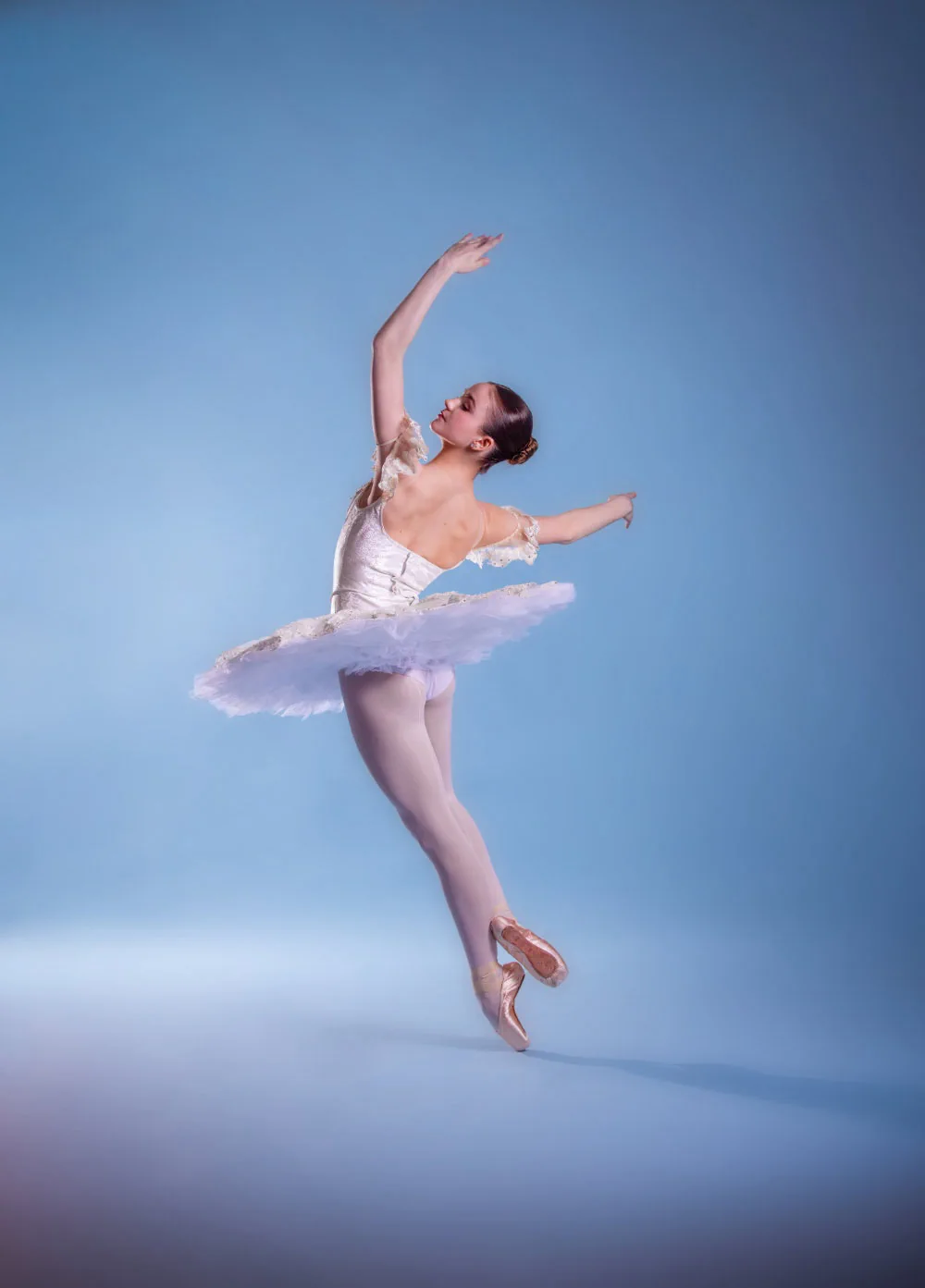 Dance portrait from Sparrow Studios' Ballet Poses series, photograph 1 of 32.